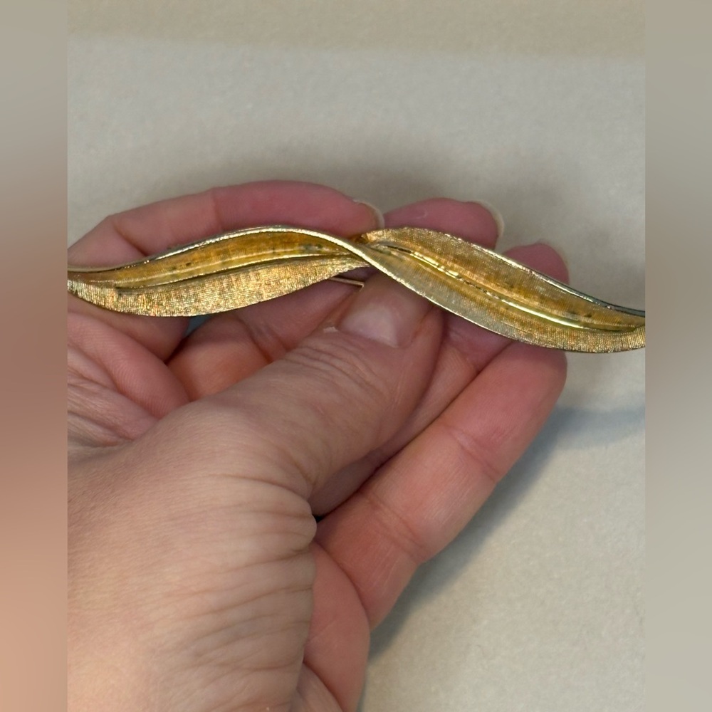 Vintage Coro 1960's Large Leaf Brooch Gold Tone Signed